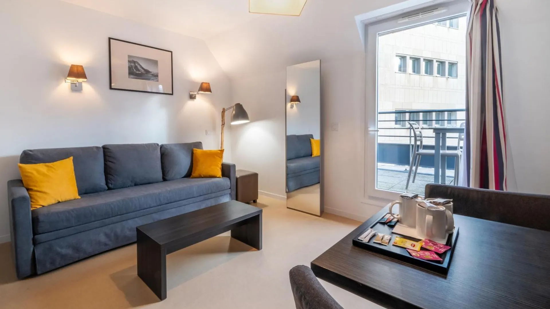Апарт-отель Appart Hotel Odalys City Rennes Lorgeril