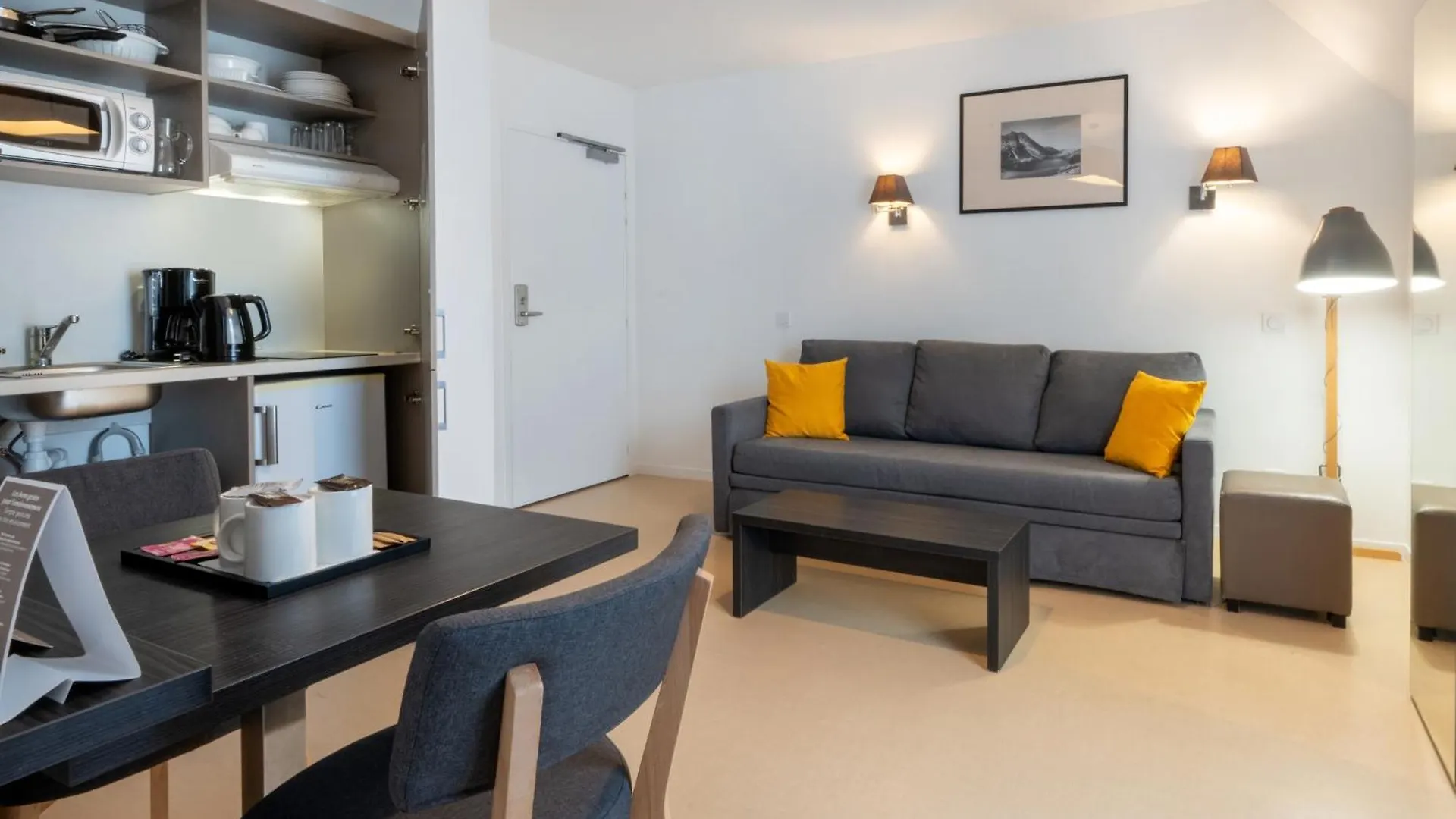 Appart Hotel Odalys City Rennes Lorgeril 3*,